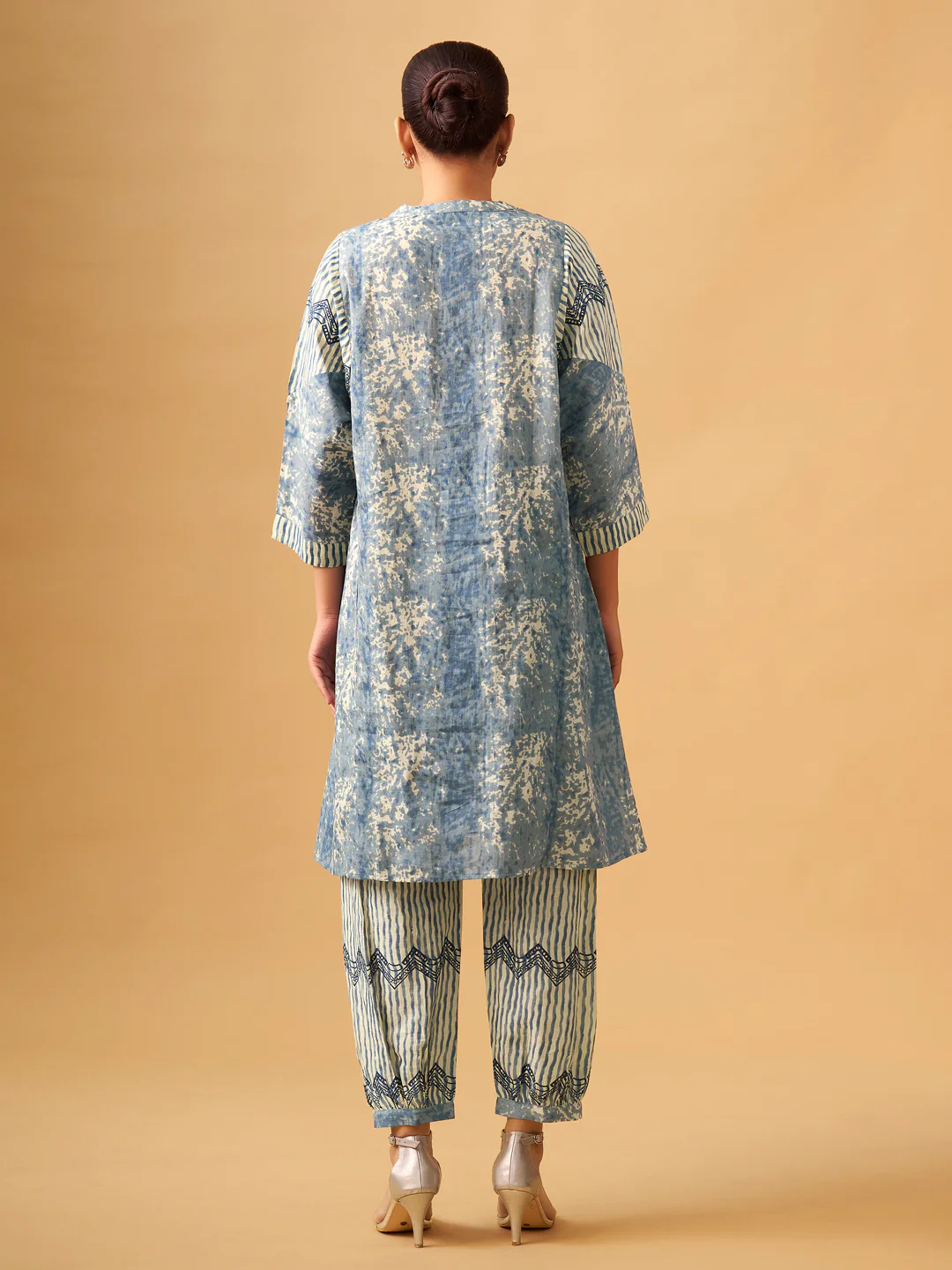 Elegant Blue Printed Cotton Kurta Set for Everyday Sophistication - Image 4