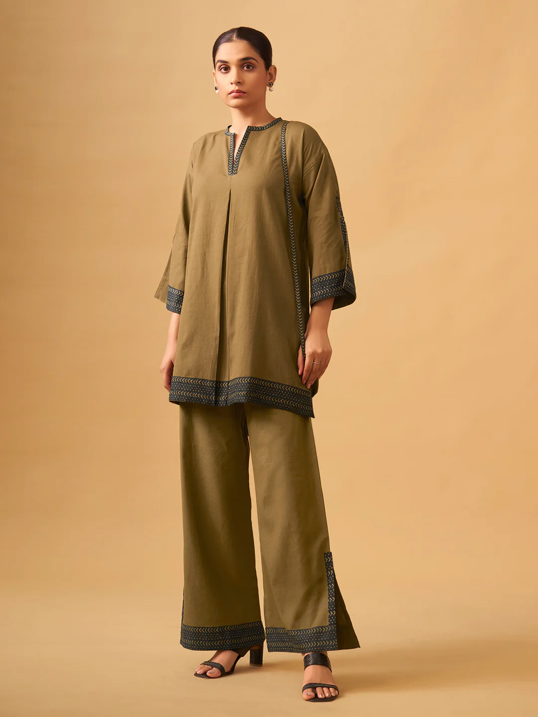 Elegant Cotton Kurta Set with a Matching Sling Bag - Image 2