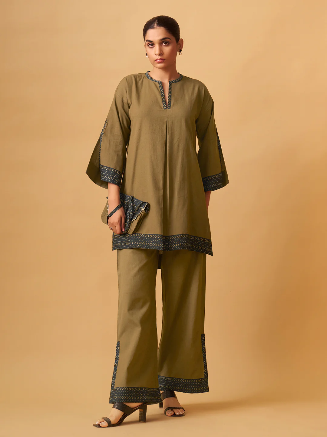 Elegant Cotton Kurta Set with a Matching Sling Bag - Image 4
