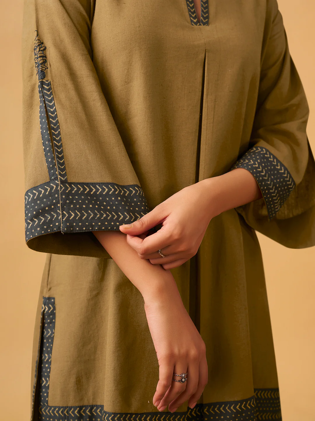 Elegant Cotton Kurta Set with a Matching Sling Bag - Image 5
