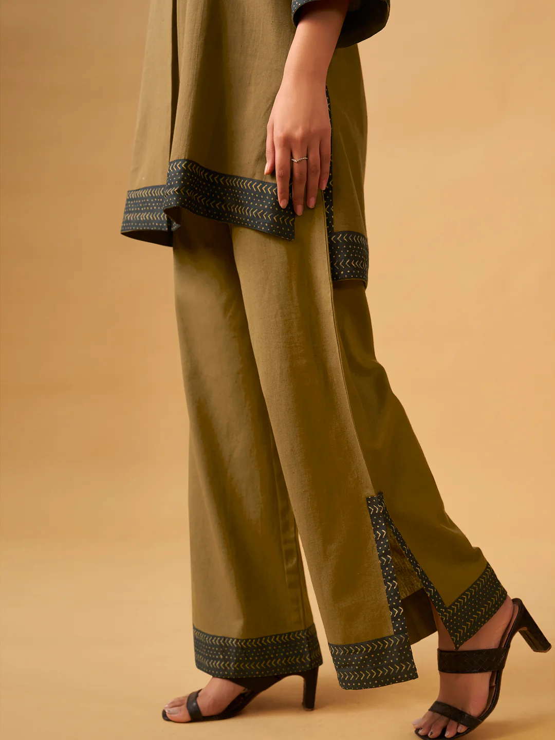 Elegant Cotton Kurta Set with a Matching Sling Bag - Image 6