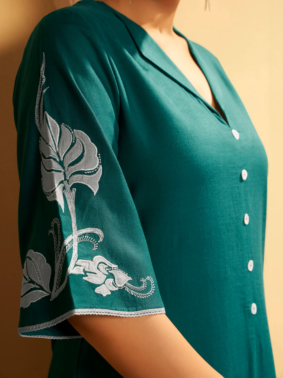 Emerald Green Floral Embroidered Cotton Kurta Set - Image 3