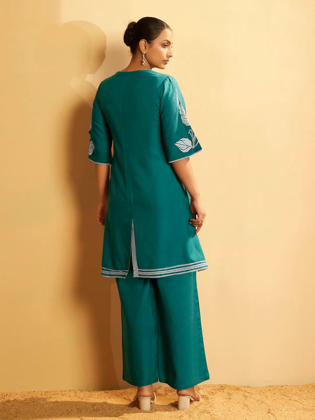 Emerald Green Floral Embroidered Cotton Kurta Set - Image 4
