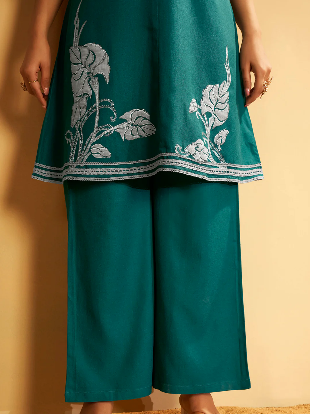 Emerald Green Floral Embroidered Cotton Kurta Set - Image 5
