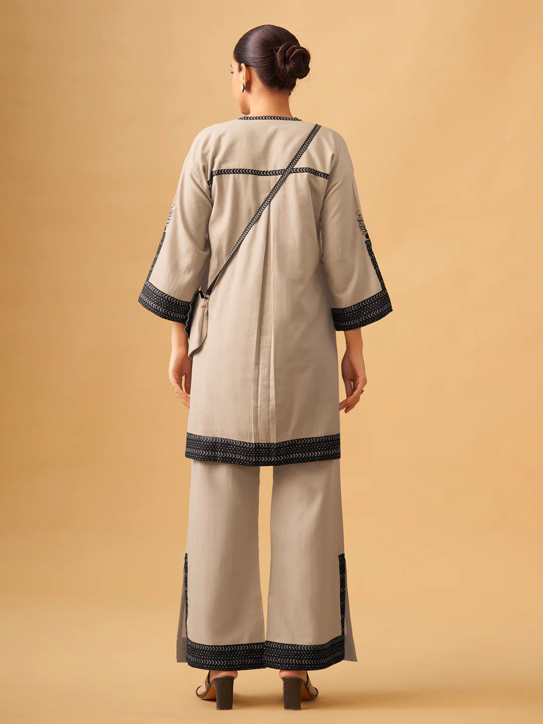 Everyday Cotton Kurta Set with a Matching Sling Bag - Image 4