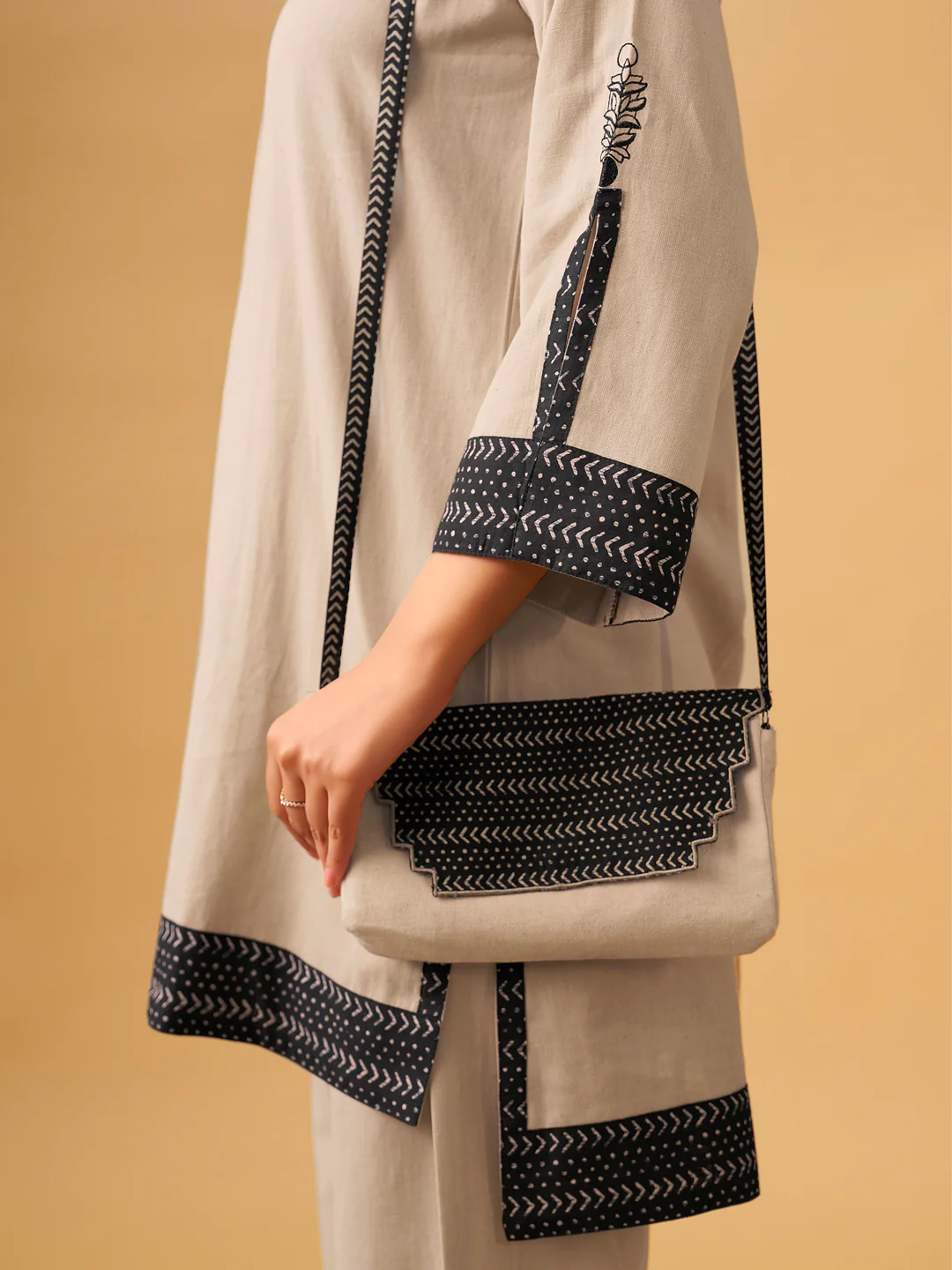Everyday Cotton Kurta Set with a Matching Sling Bag - Image 7