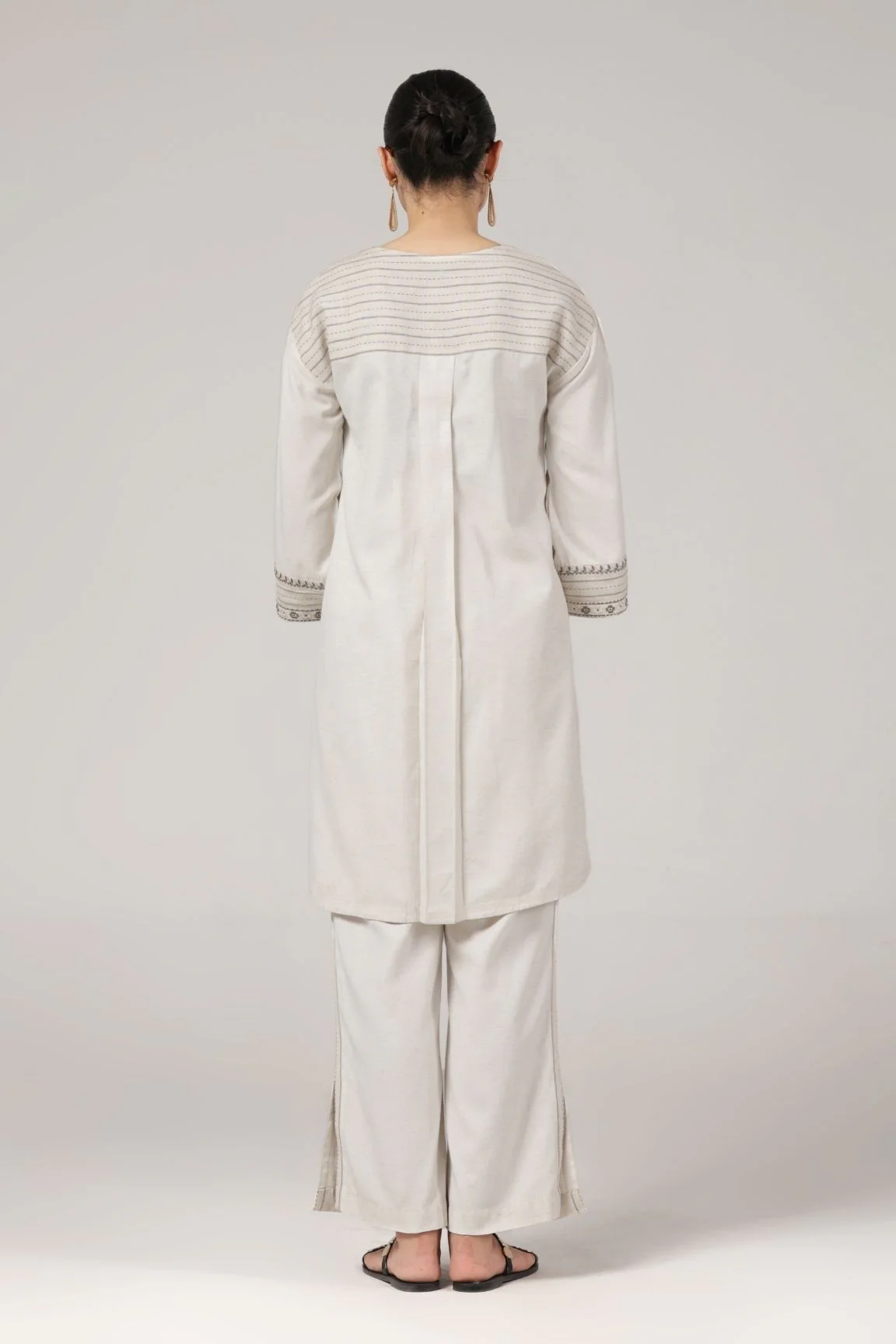 Off-White Embroidered High-Low Kurta Set - Image 4
