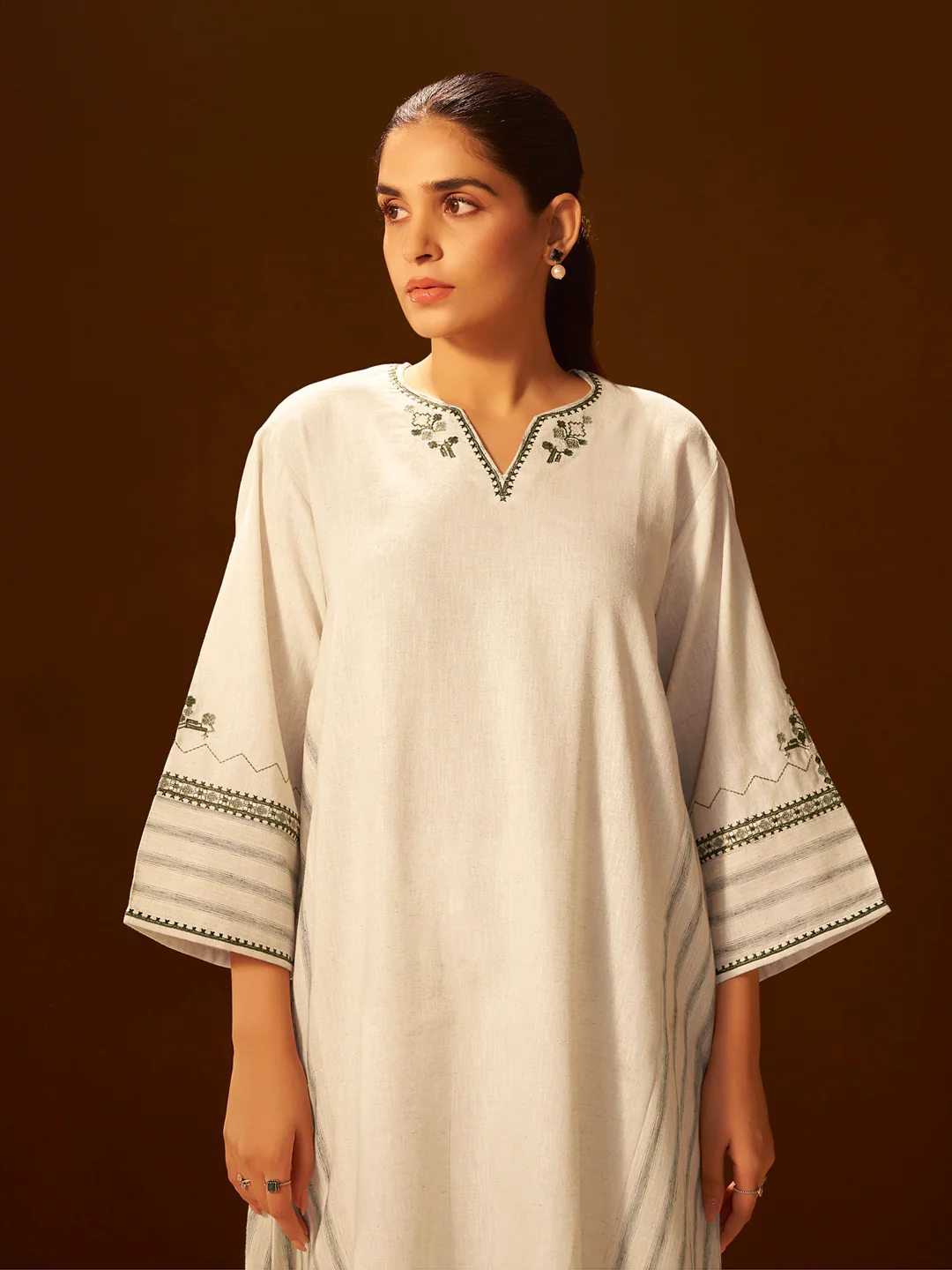 White and Green Embroidered Cotton Kurta Set - Image 4